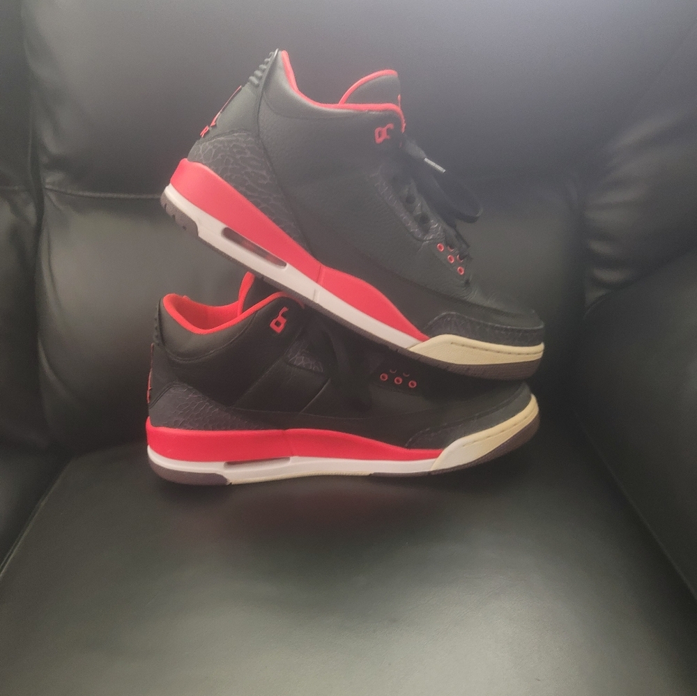 Crinsom Jordan 3's
